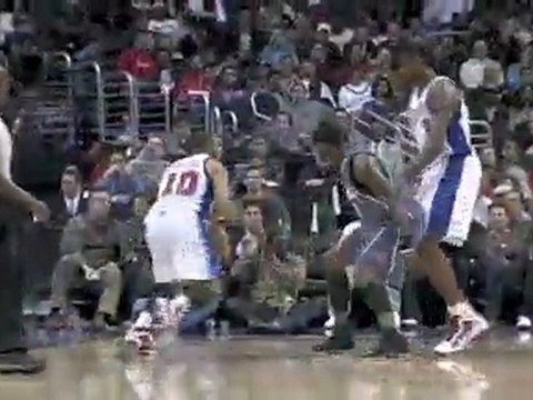 DeAndre Jordan taks the pass and then drives hard to the hol