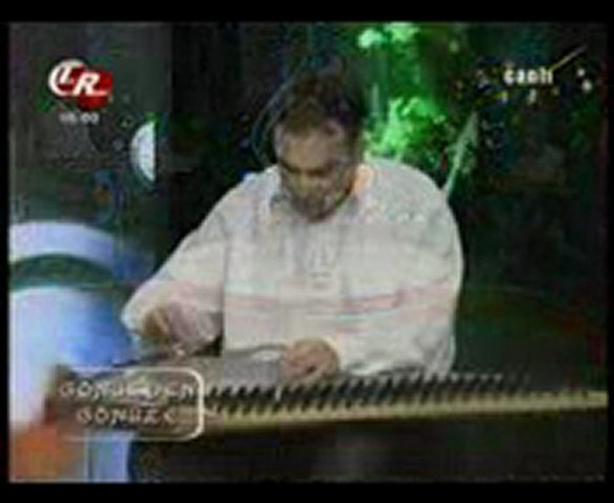 bir kızıl goncaya benzer dudağın.