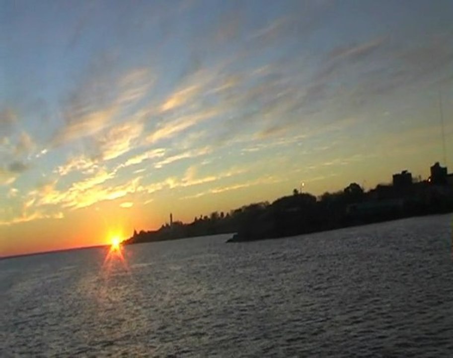 Atraque en Puerto de Colonia - maniobra