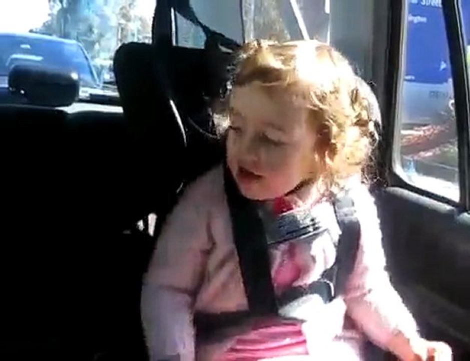 Une petite fille chante Heal the world