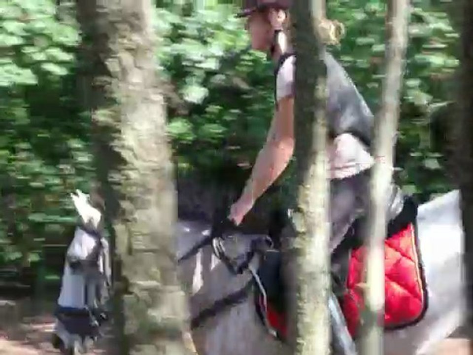 Manon et quidam au cross .