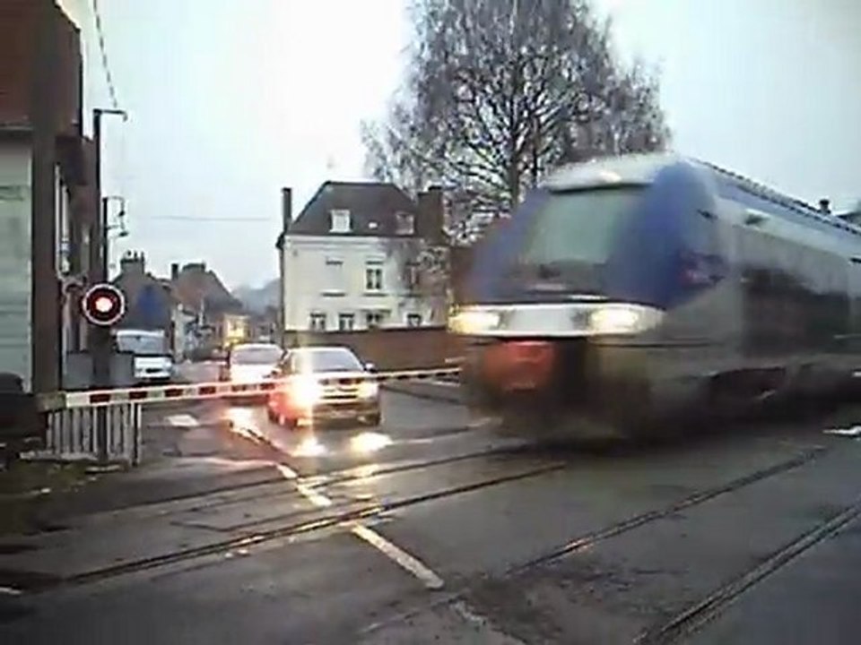 Saint POL sur Ternoise passage à niveau