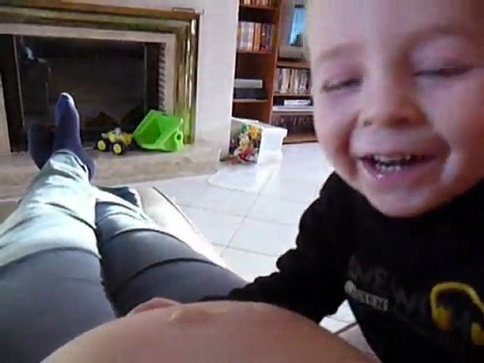 des bisous péteurs de grand frêre !