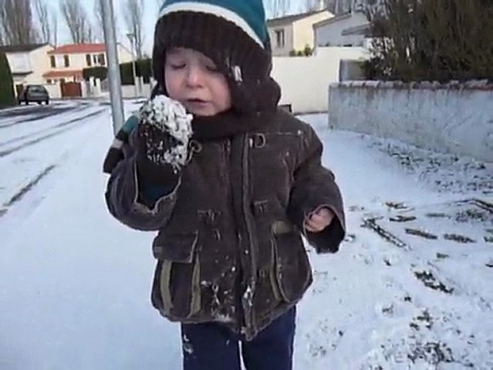 Evan découvre la neige