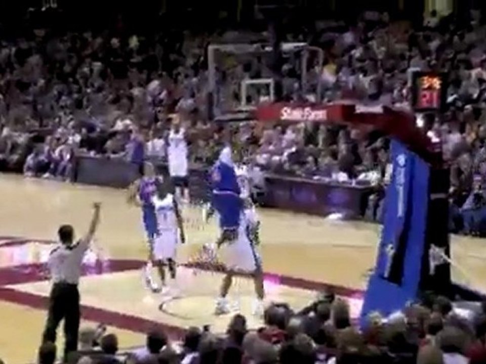 LeBron James tosses a sweet no-look pass to Antawn Jamison f