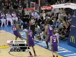 Kevin Durant goes hard to the rack against Robin Lopez.