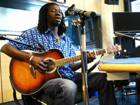 Un dromadaire sur l'épaule: Djely Mamou Kouyaté, musicien