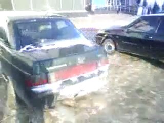 Une voiture folle sans conducteur (RUSSIE)