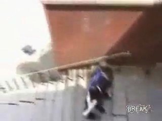 La fille de Régis reçoit un sac remplit d'eau