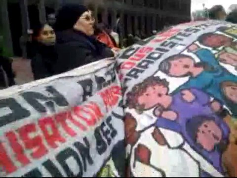 Enorme manif des sans-papiers à Bobigny