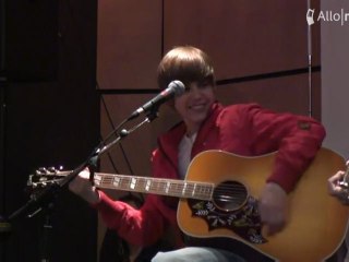Justin Bieber - One Less Lonely Girl - Live @ Universal