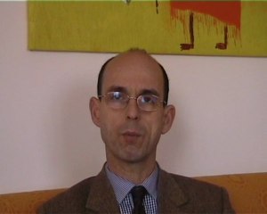 Le modérateur , il ralentit ou il accélère les électrons ?