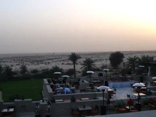 ドバイ　Al Sarab Rooftop Lounge　砂漠の夕日がきれいだ