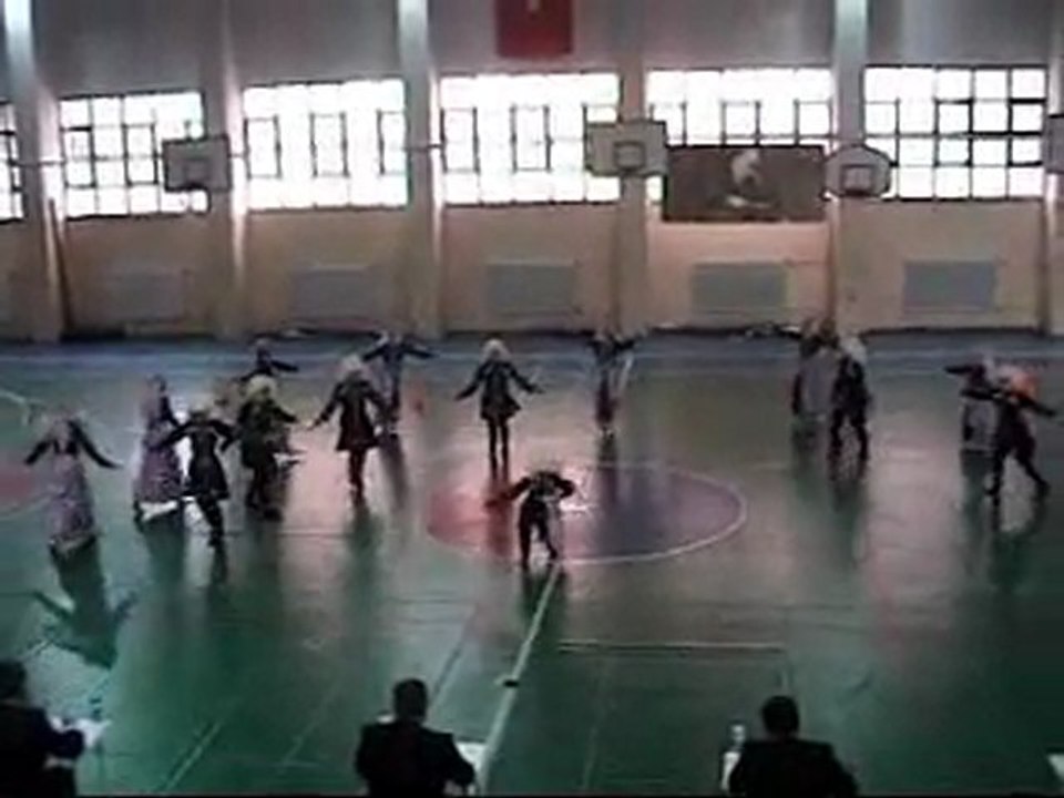 Milli Eğtim Vakfı İlköğretim Okulu Üsküdar 2.si Halk Oyunu