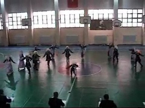 Milli Eğtim Vakfı İlköğretim Okulu Üsküdar 2.si Halk Oyunu