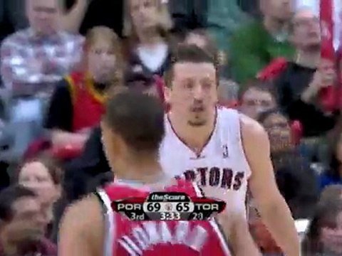 Hedo Turkoglu drives baseline and gets this no-look layup to