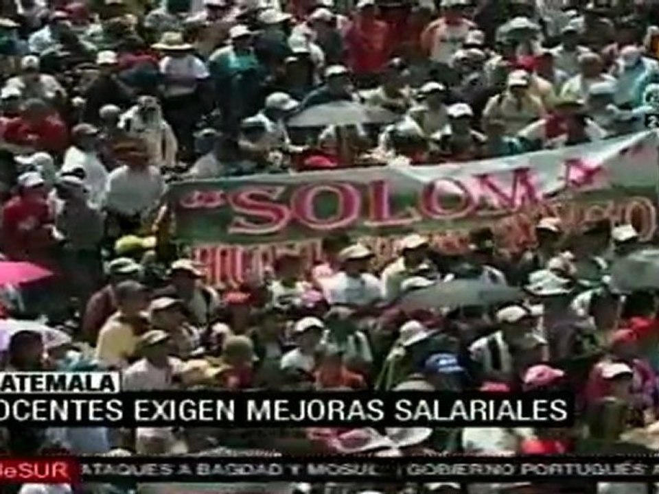 Docentes exigen mejoras salariales en Guatemala