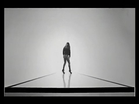 Tuğba Ekinci Yanma Demezler Orjinal Klip [ Ilkkez ]