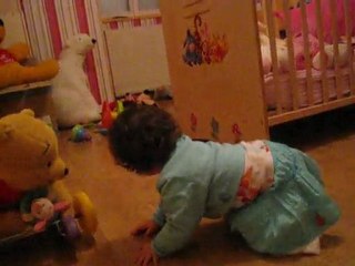 ashley se met debout