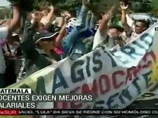 Maestros guatemaltecos exigen mejoras salariales