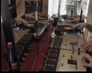 Scratching- Dj Cutdapult