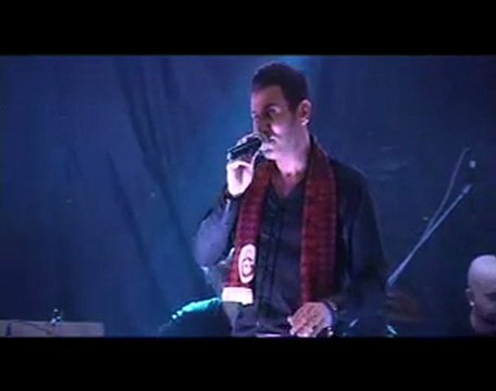 Metin AROLAT - Çeşme sahne-2010 Yandım Yandım yorumu.