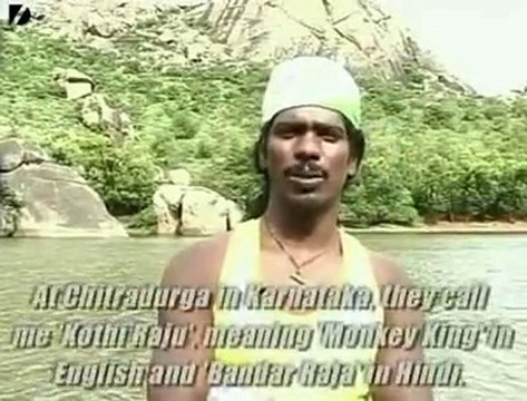 Bu adam maymun gibi düz duvara tırmanıyor okumas.net