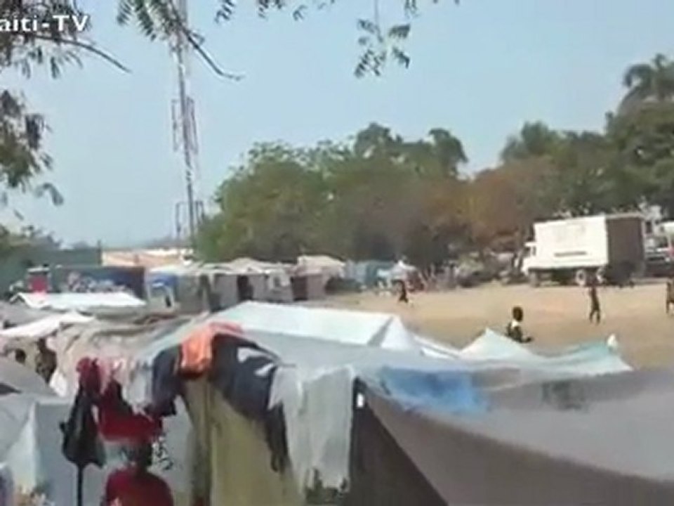 Zone de Delmas 4 et 2, les camps de survie ...