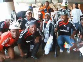 Les Orlando Pirates arrivent au stade
