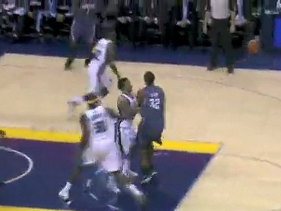 O.J. Mayo steals the pass and gets the ball to Marcus Willia