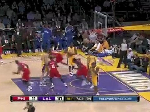 Jrue Holiday hits Andre Iguodala up top for a big alley-oop