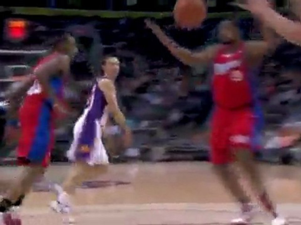 Steve Nash throws a wonderful pass to Robin Lopez, who finis