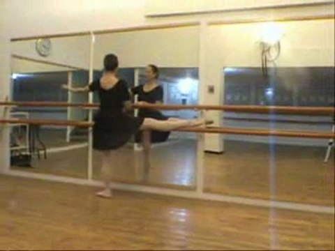 Cours de Danse Classique : 2) Pied sur la barre