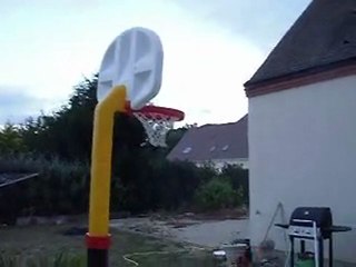 Arnaud, défi t-shirt   mur = panier