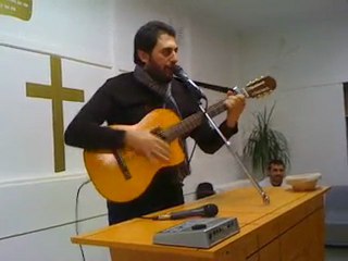 Le serviteur CHRISTOPHE chante DIEU dans la joie