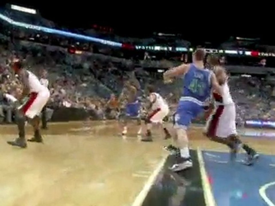 Kevin Love takes the pass and finishes with a slam.