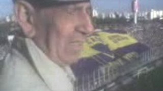 El abuelo Toto viendo a Boca