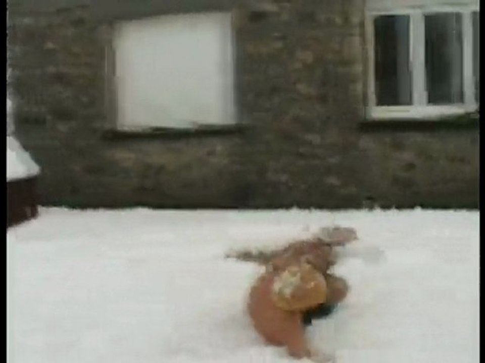 Cap ou pas cap d'aller avec une cravate dans la neige?