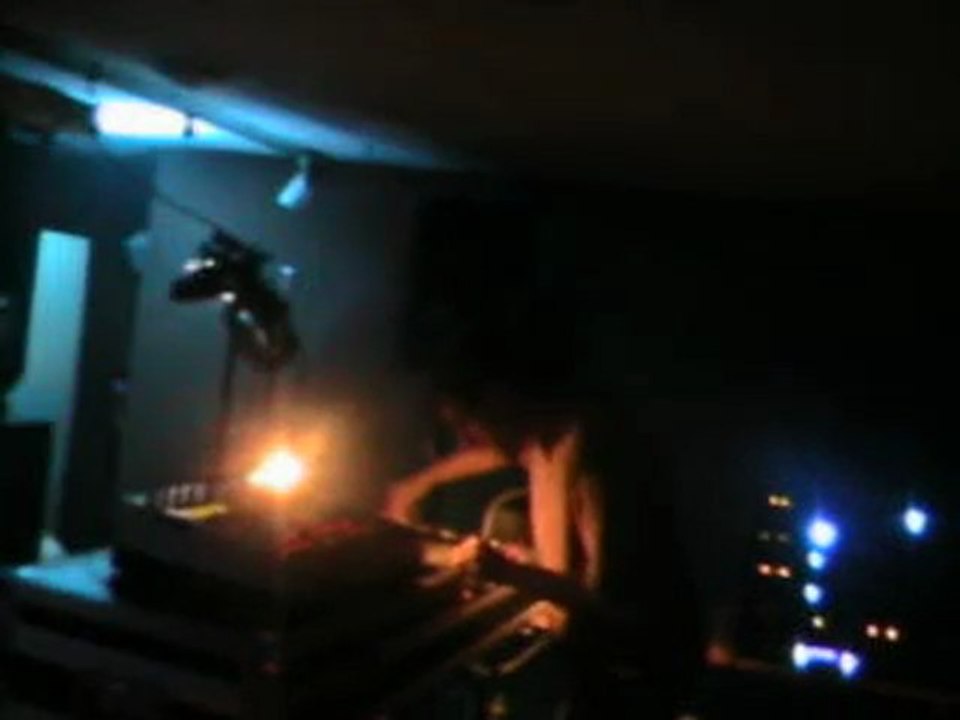 Doc Looney FRV100 Doopey dopp live version.2 @ 4 astres off