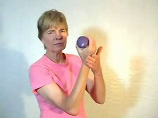 How to Avoid Numb Hands From Using Weights