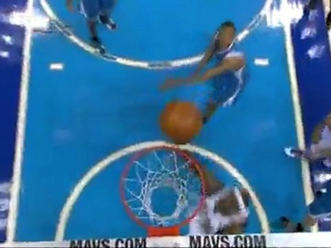 Jason Kidd throws a nice pass to Brendan Haywood, who gets f
