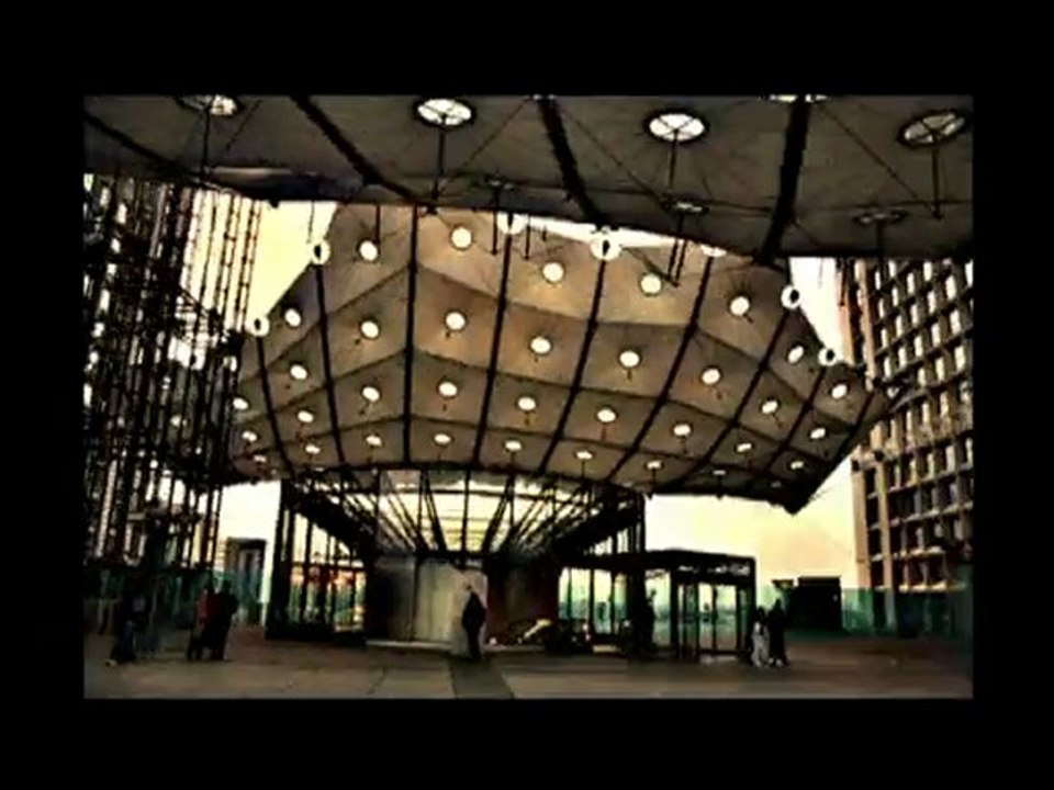 Le visiteur / Paris La Defense