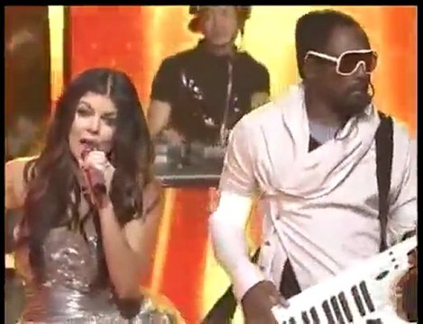 Black Eyed Peas - Meet Me Halfway (Live @ New Years 2010)