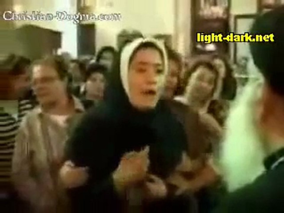 محجبة تصرخ لأبونا مكاري من إغتصاب شيخ لإبنتها الرضيعة