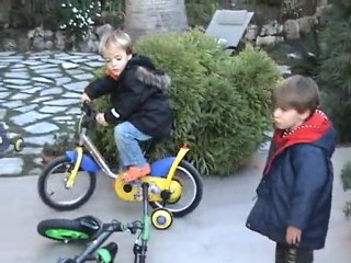 Dans le jardin, avec Noam... bis!