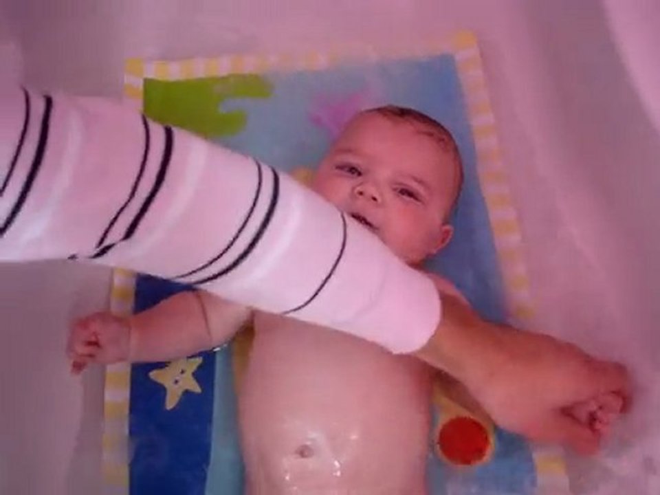 ilane dans le bain <3