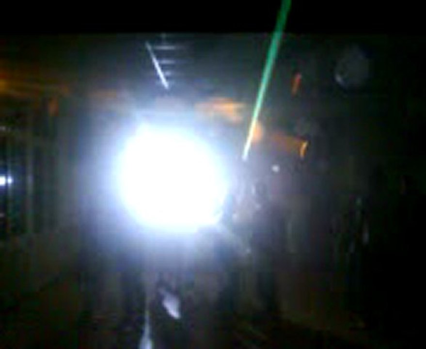 féte avec laser multicolor