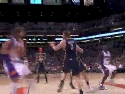 Jason Richardson feeds Robin Lopez inside for the big two-ha