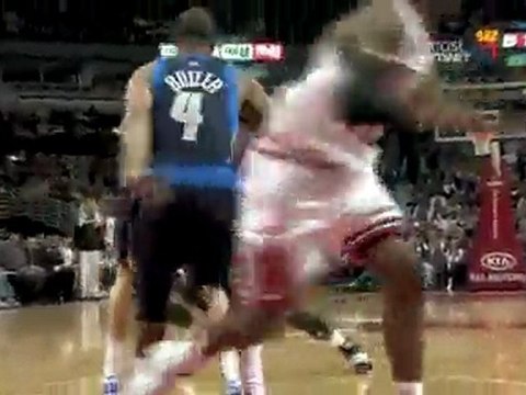 Derrick Rose drives right by Dirk Nowitzki for the easy layu