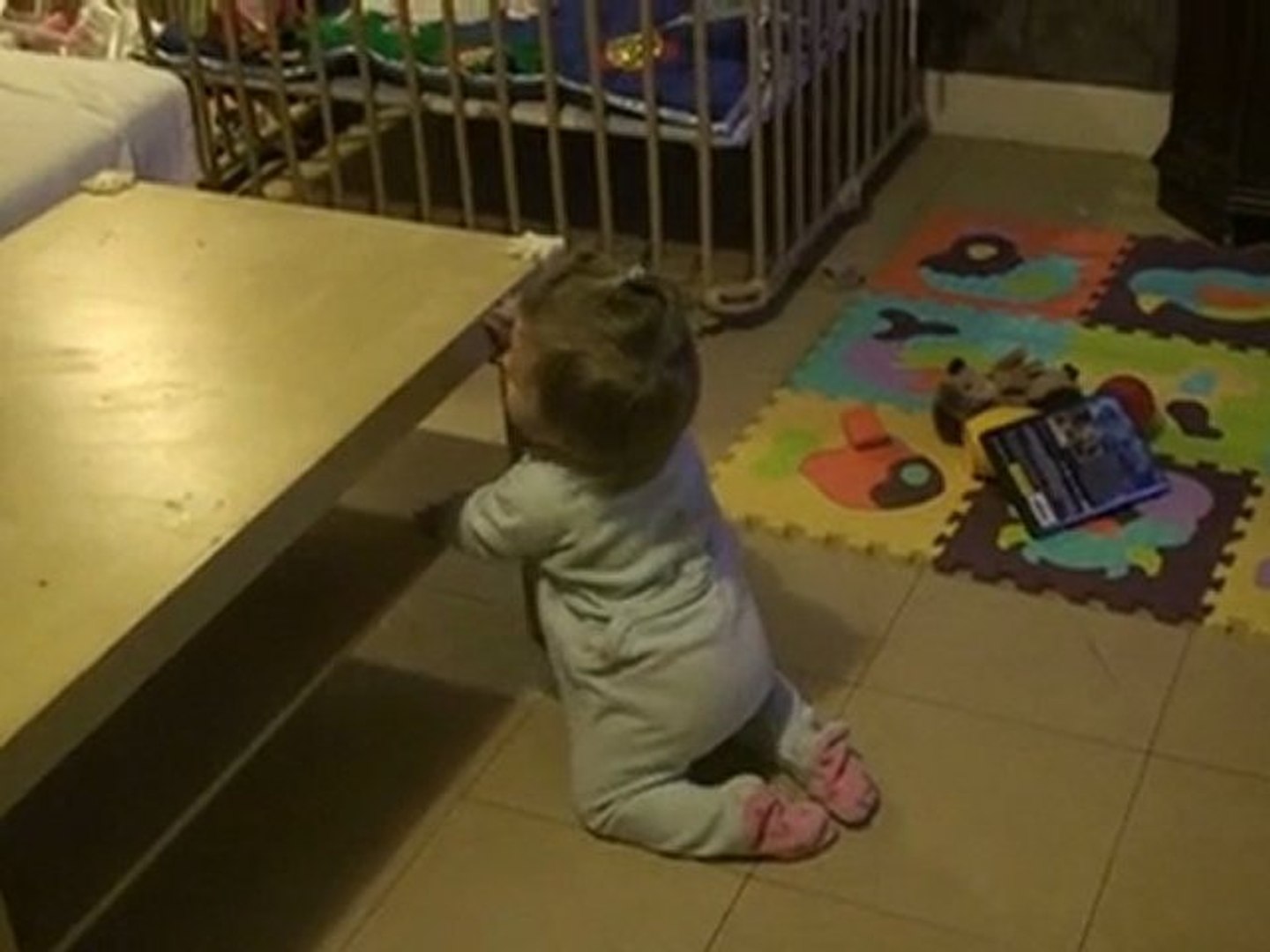 Un Bebe En Vadrouille Video Dailymotion